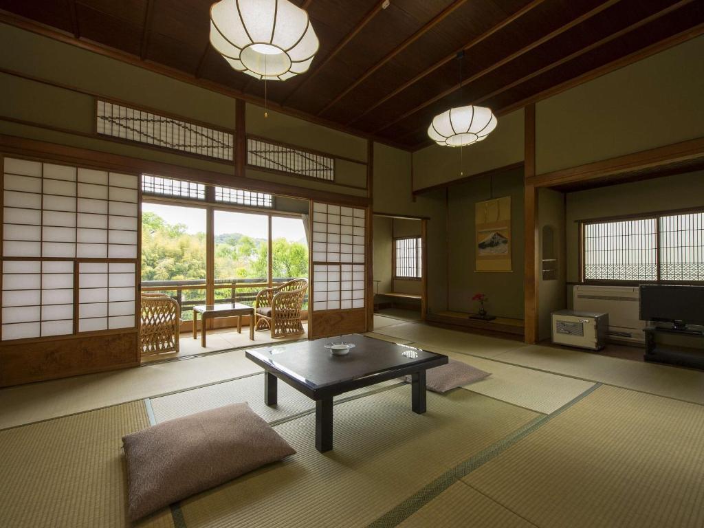 Izunokuni Hotel Nanzanso الغرفة الصورة